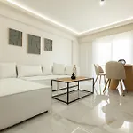 Apartment Bequest Corinthian Luxury