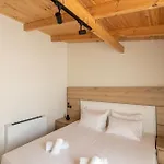 Apartment Bequest Corinthian Luxury