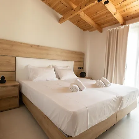 Bequest Corinthian Luxury Apartament *