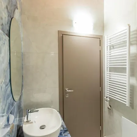 Bequest Corinthian Luxury Apartament *