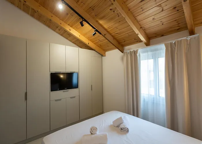 Bequest Corinthian Luxury דירה *